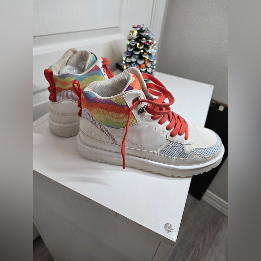 Ugg✨Pride Highland Hi Cali Collage Sneaker✨High Top Water Resistant•LIKE NEW• 9 - Picture 4 of 14